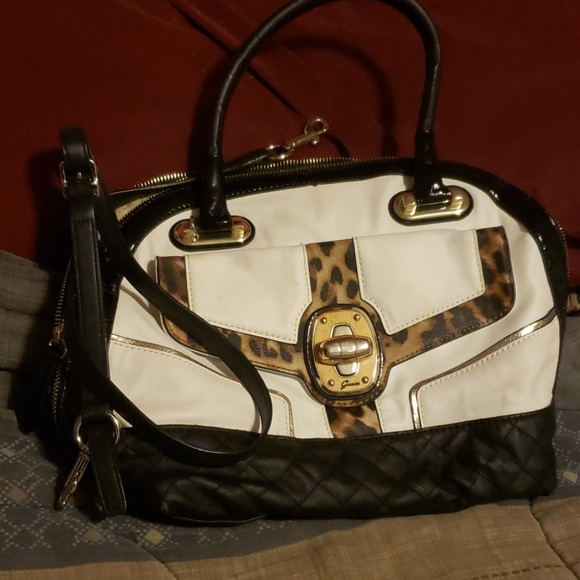 Sale  3 for $40 Authentic Guess purse. - Picture 5 of 9